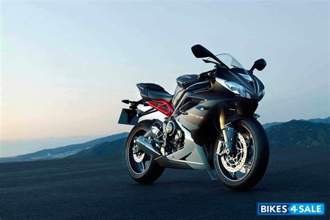 triumph daytona 675r mileage